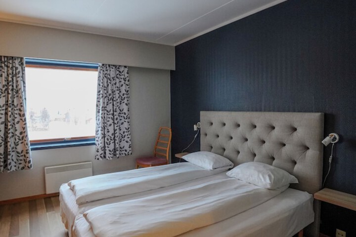 Room 6 of 53