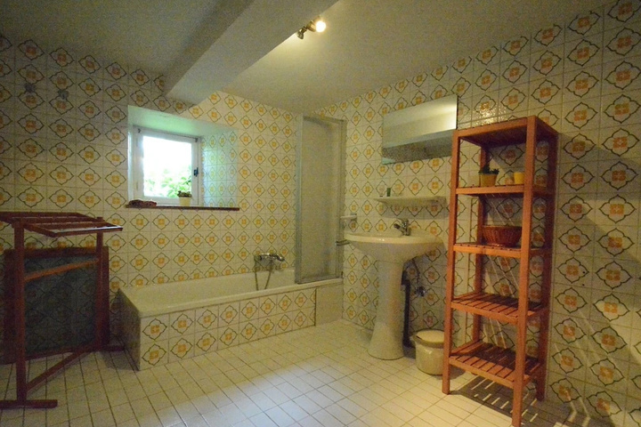 Room 9 of 15