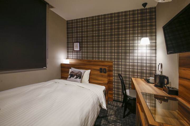 Room 15 of 33