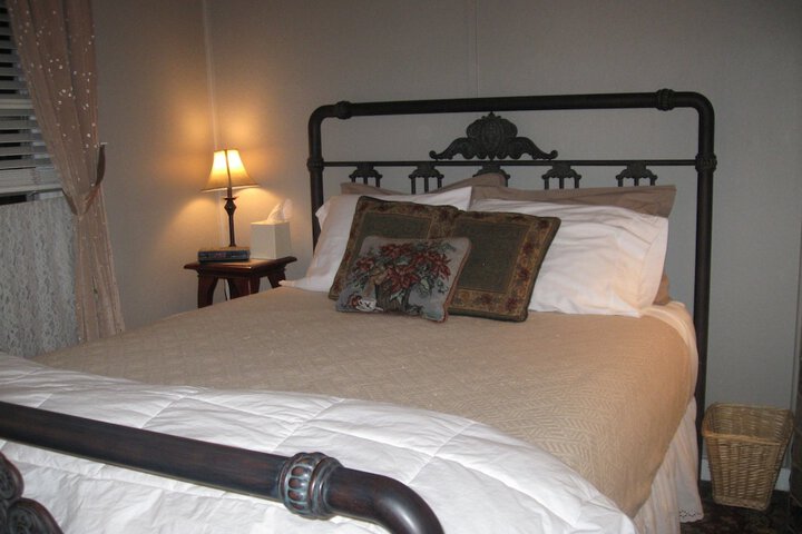 Room 8 of 16