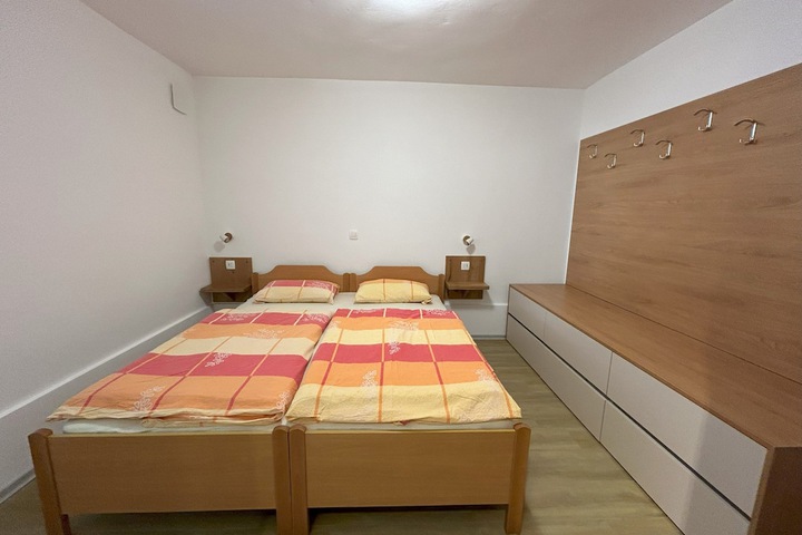 Room 25 of 74
