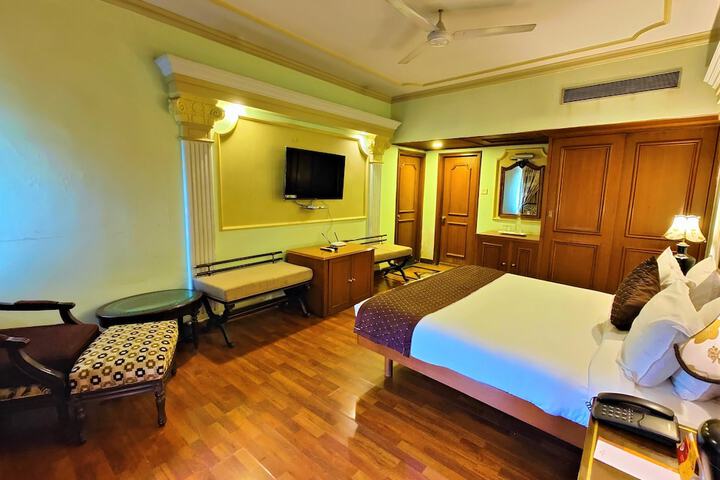 Room 4 of 23