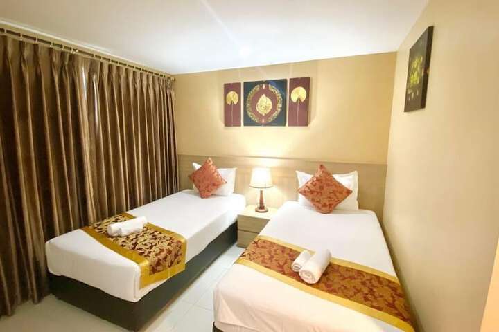 Room 8 of 15