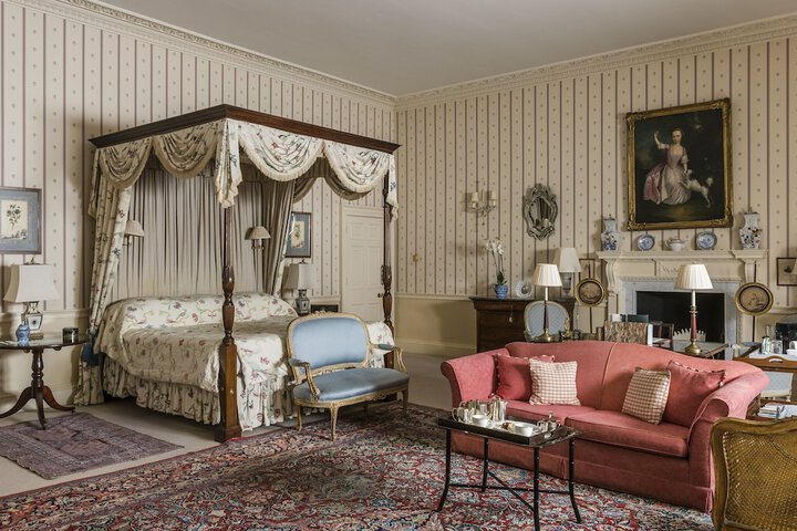 Room 33 of 64