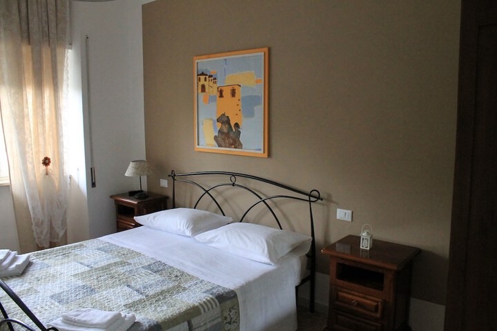 Room 5 of 12