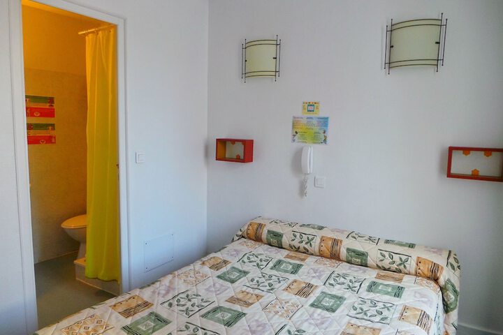 Room 9 of 35