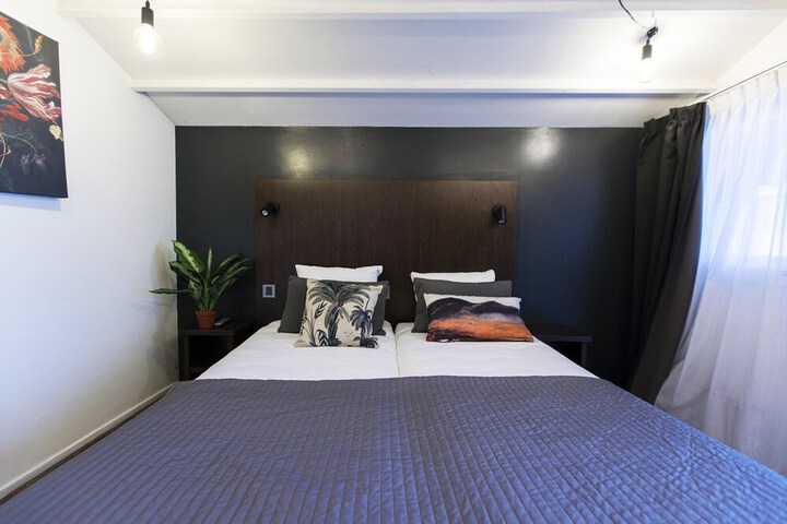 Room 6 of 96