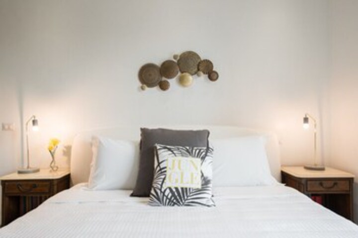 Room 10 of 27