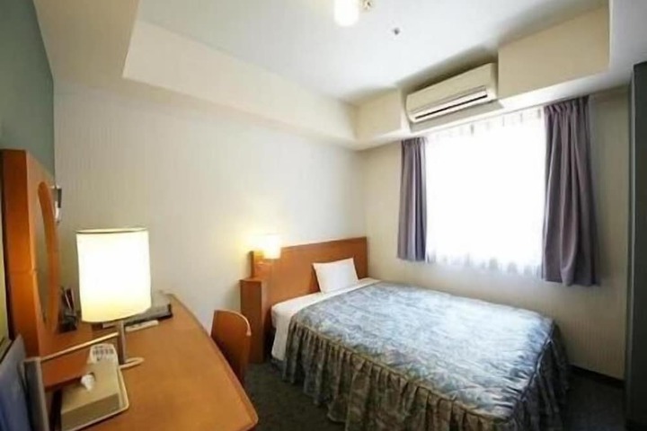 Room 8 of 14