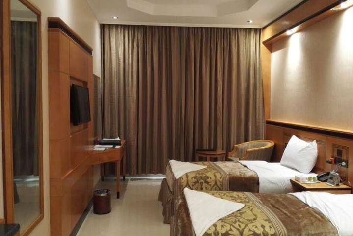 Room 12 of 22
