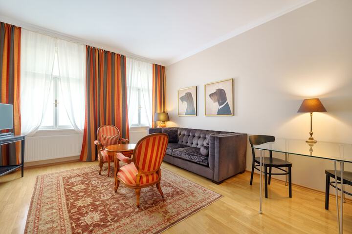 Room 2 of 32