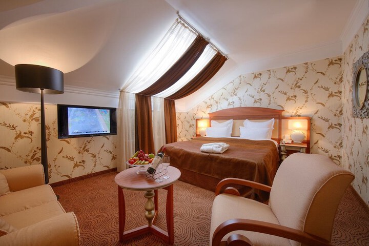 Room 3 of 47