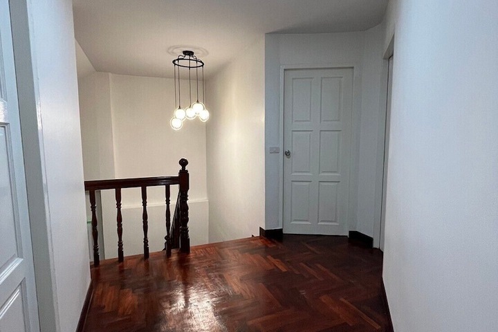 Room 46 of 177