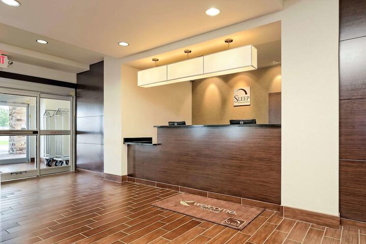 Entrance & Lobby