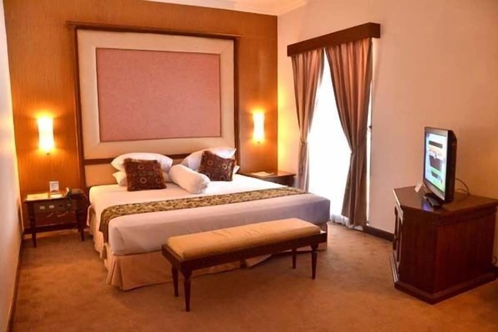 Room 3 of 44