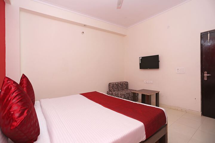 Room 9 of 25