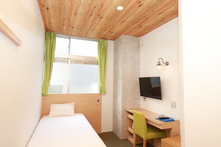 Room 27 of 74
