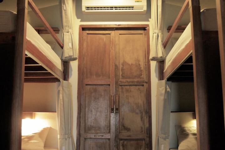 Room 4 of 61