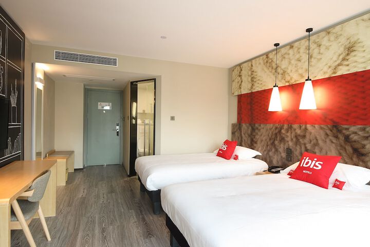 Room 13 of 49