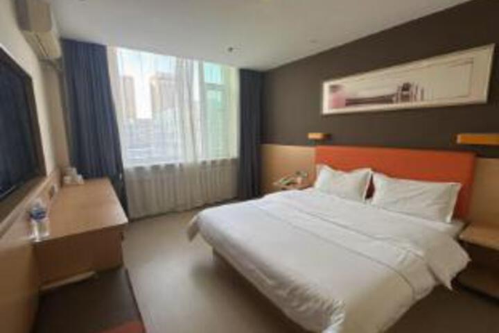 Room 12 of 12