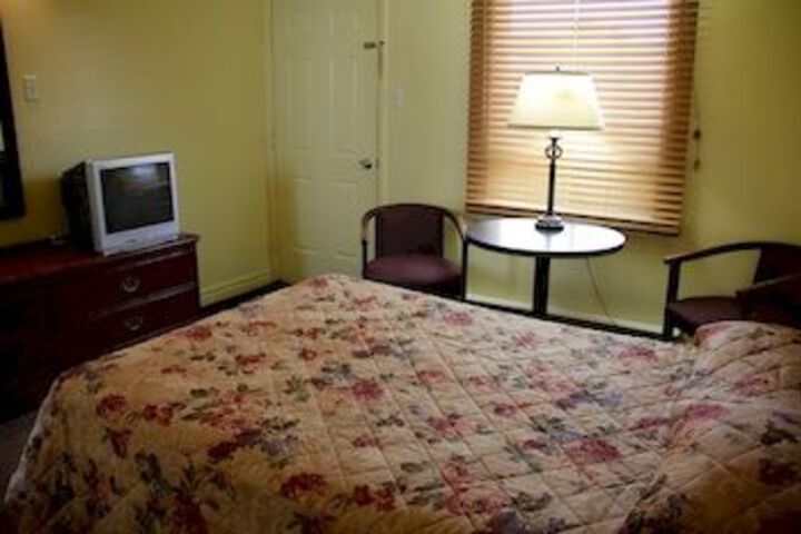 Room 3 of 8