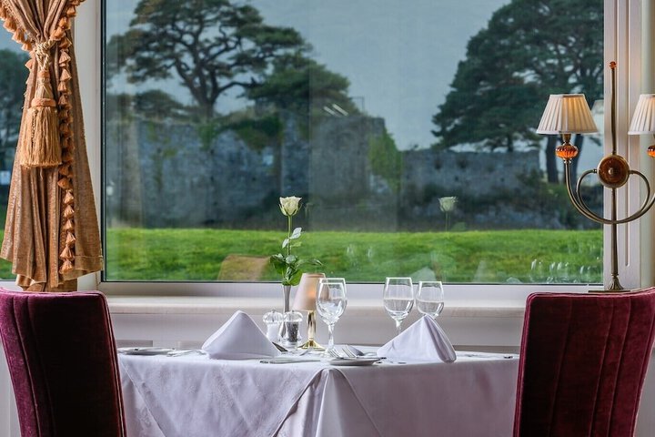 Dining 37 of 52