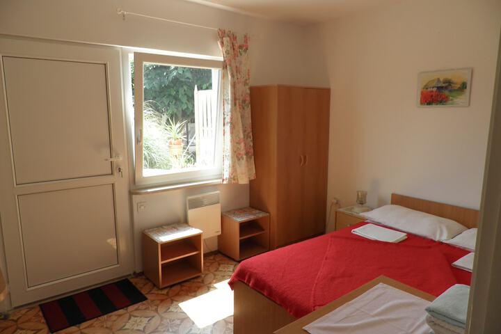 Room 9 of 74