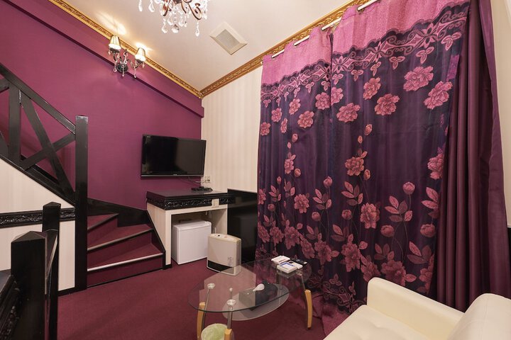 Room 17 of 28