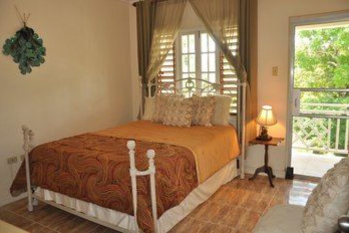 Room 11 of 25