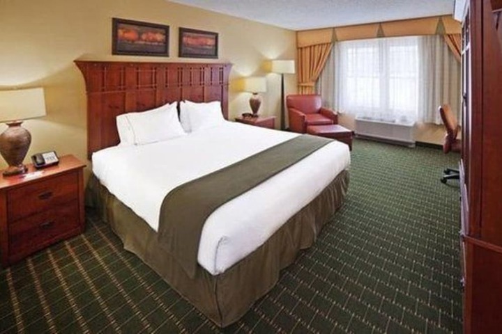 Room 4 of 48