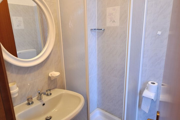 Room 16 of 35