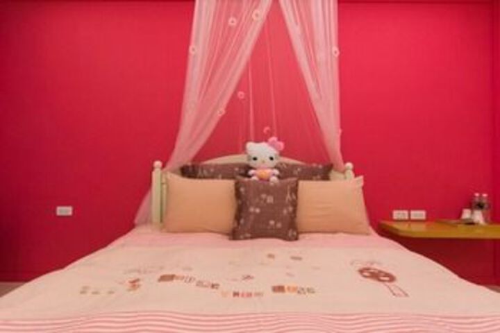 Room 6 of 13