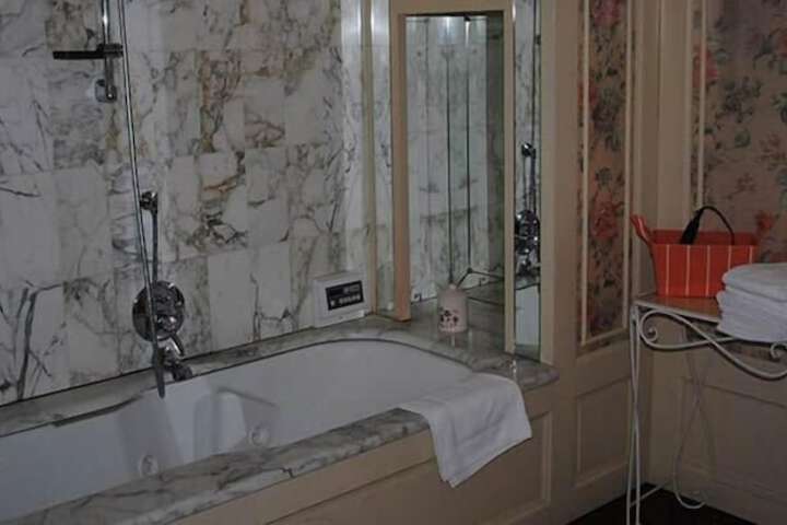 Room 25 of 47