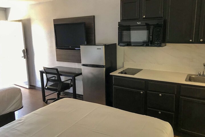 2 Double Beds Accessible (8 of 11)