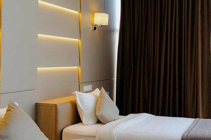 Room 50 of 80