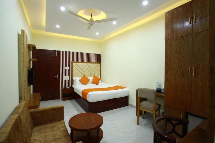 Room 17 of 32