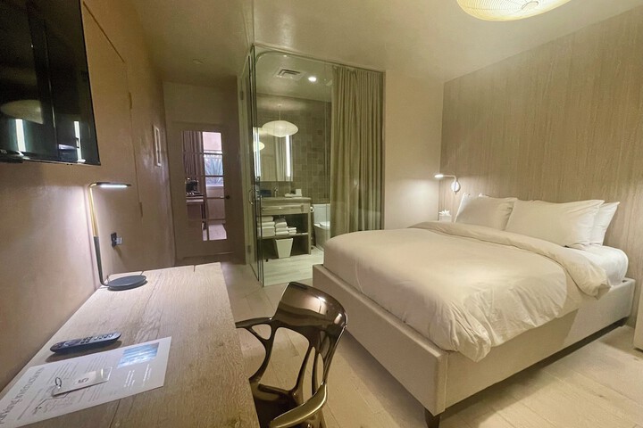 Room 25 of 65