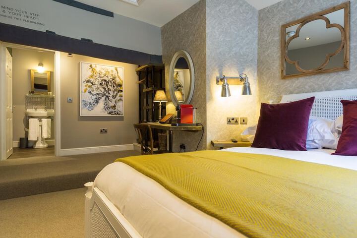 Room 14 of 37