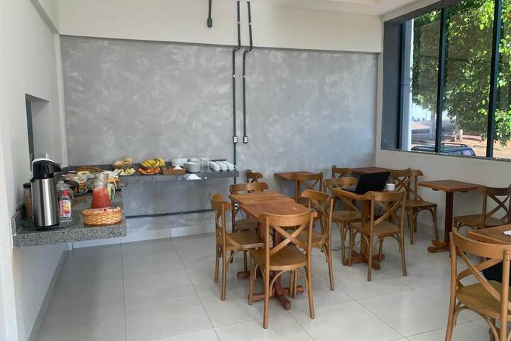 Dining 6 of 11