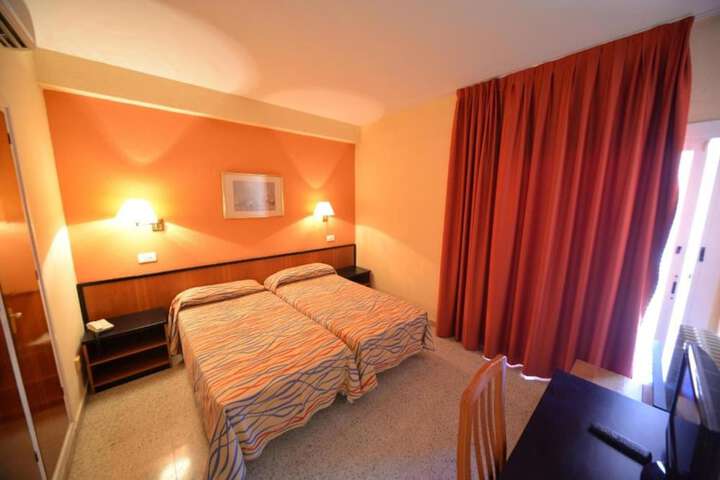 Room 7 of 18
