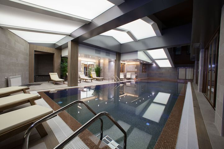 Pool 21 of 61