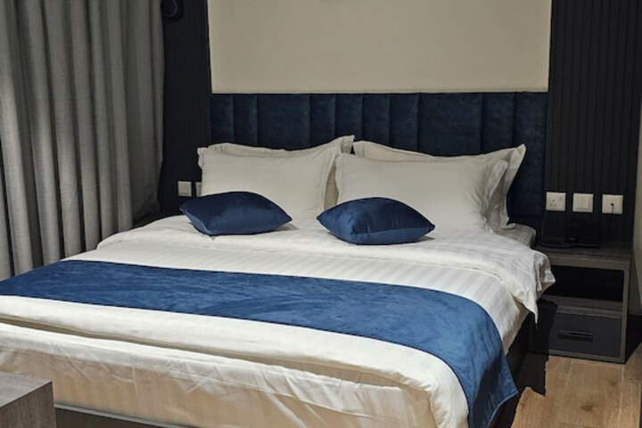 Room 12 of 51