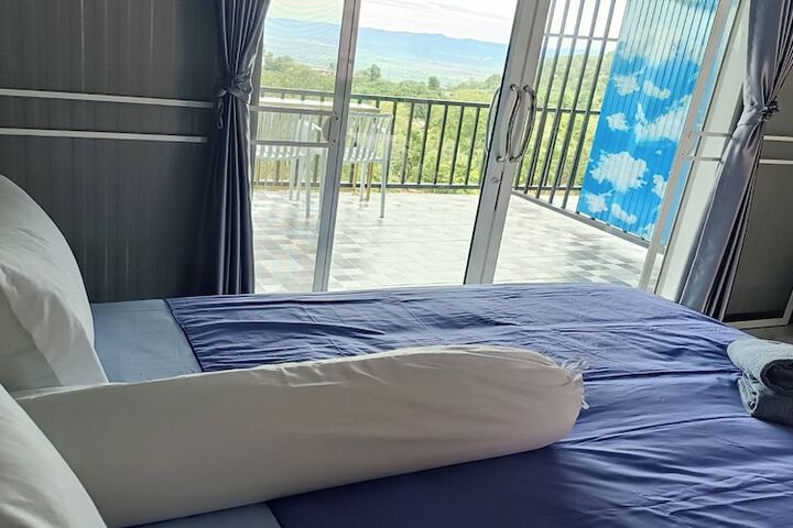 Room 6 of 75