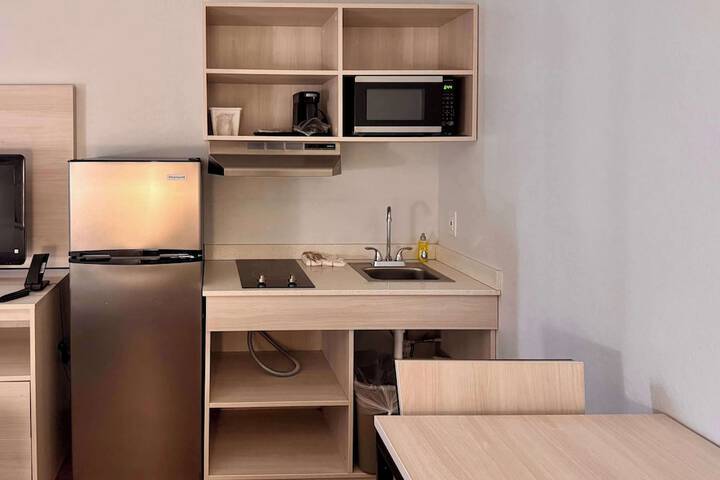 1 King Bed Efficiency (14 of 14)