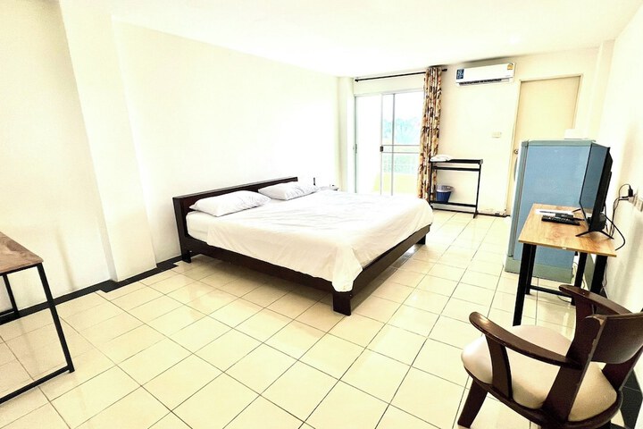 Room 9 of 42