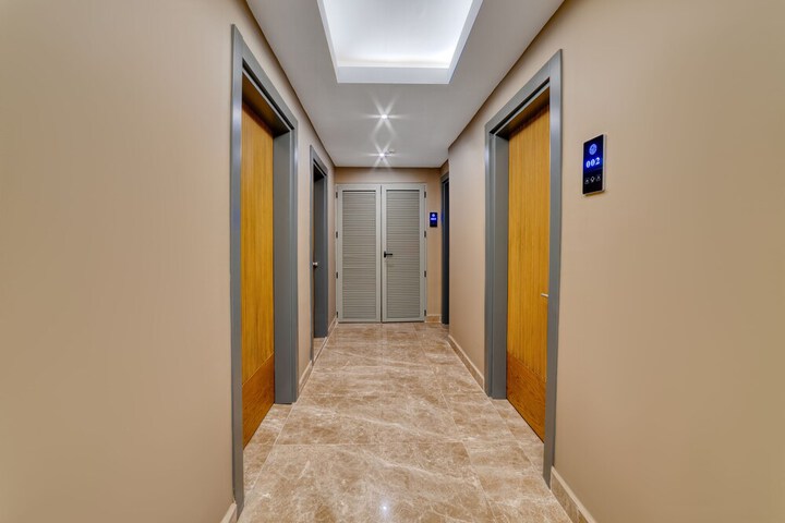 Ballroom/Hall 24 of 27