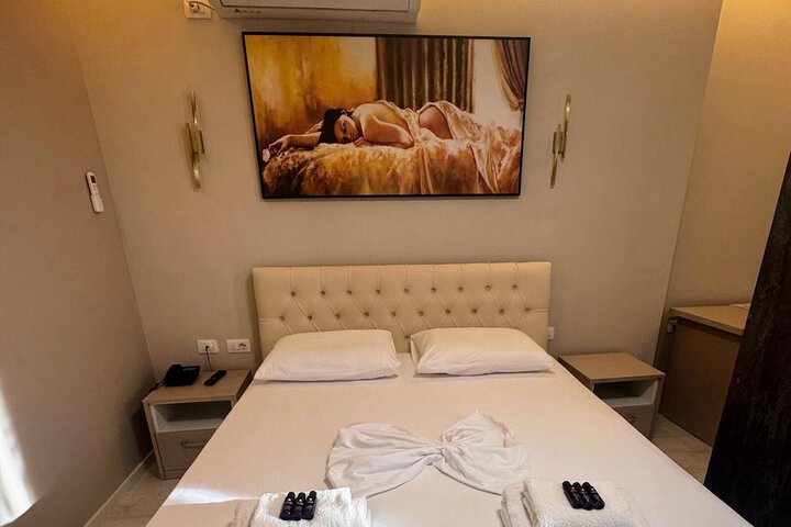 Room 12 of 77