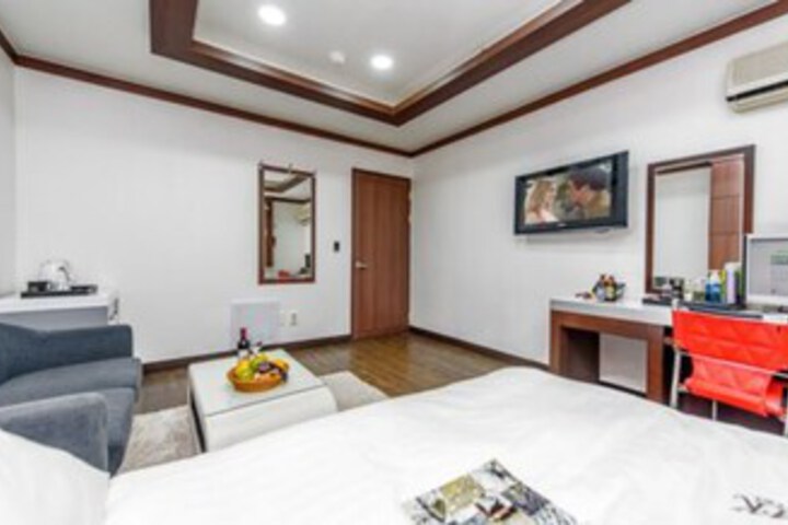 Room 22 of 37