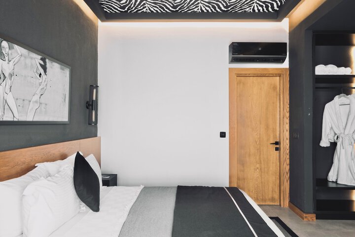 Room 25 of 104