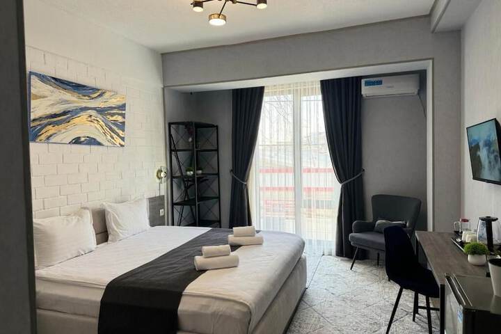 Room 32 of 62
